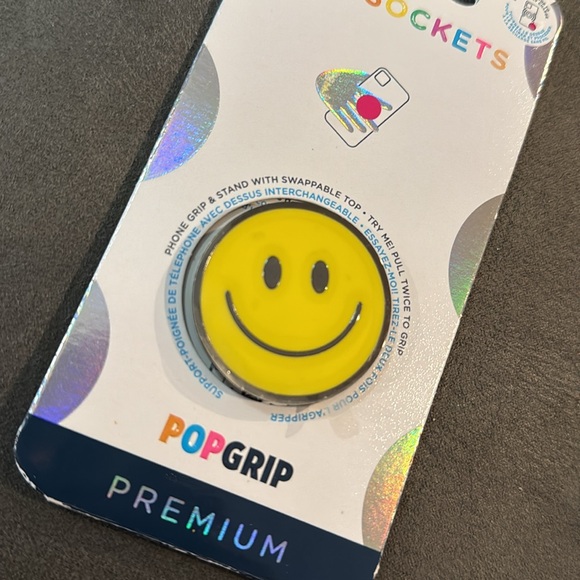 New Smiley face Popsocket - Picture 3 of 4